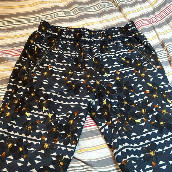 J crew size 2 printed fancy lined jogger - Picture 2 of 3